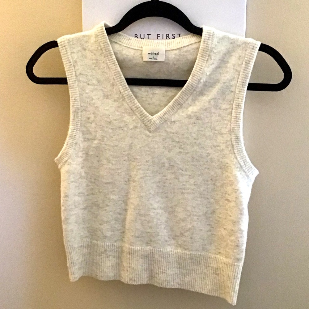 Aritzia sweater vest size small
